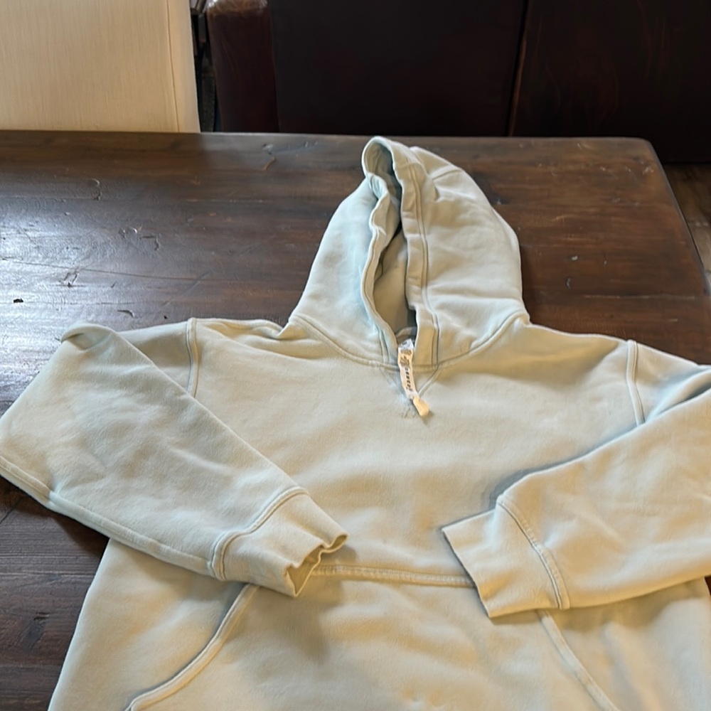 Lululemon sweatshirt w hood